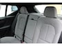 Volvo EX40 Single Motor Extended Range Ultra 82 kWh | Silver Dawn Metallic | Panoramadak | Semi Elek. trekhaak | 360° camera | Verwarmbare voorstoelen | Verwarmbaar stuurwiel | BLIS | Elek. Bed. voorstoel met Memory | Google-Maps navigatie | Adapt. Cruise Control | Harman Kardon audio | Glazen pook
