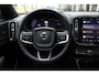 Volvo EX40 Single Motor Extended Range Ultra 82 kWh | Silver Dawn Metallic | Panoramadak | Semi Elek. trekhaak | 360° camera | Verwarmbare voorstoelen | Verwarmbaar stuurwiel | BLIS | Elek. Bed. voorstoel met Memory | Google-Maps navigatie | Adapt. Cruise Control | Harman Kardon audio | Glazen pook