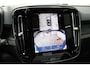 Volvo EX40 Single Motor Extended Range Ultra 82 kWh | Silver Dawn Metallic | Panoramadak | Semi Elek. trekhaak | 360° camera | Verwarmbare voorstoelen | Verwarmbaar stuurwiel | BLIS | Elek. Bed. voorstoel met Memory | Google-Maps navigatie | Adapt. Cruise Control | Harman Kardon audio | Glazen pook