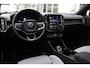 Volvo EX40 Single Motor Extended Range Ultra 82 kWh | Silver Dawn Metallic | Panoramadak | Semi Elek. trekhaak | 360° camera | Verwarmbare voorstoelen | Verwarmbaar stuurwiel | BLIS | Elek. Bed. voorstoel met Memory | Google-Maps navigatie | Adapt. Cruise Control | Harman Kardon audio | Glazen pook
