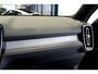 Volvo XC40 1.5 T4 Recharge 155kW/211pk DCT7 Inscription PANORAMADAK + HARMAN/KARDON + EL.TREKHAAK + CRUISE + NAPPA LEER + NAVI SENSUS + BLIS + LANE ASSIST + EL.STOELEN + STUUR-&STOELVERWARMING V&A + 360 CAMERA + KEYLESS + PARKSENSOREN V&A + 19” LM-VELGEN!!