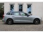 Volvo V60 2.0 T6 Plug-in hybrid AWD Plus Dark | Panoramadak | Semi Elek. trekhaak | 360° camera | Harman Kardon audio | Verwarmde voorruit | Adapt. Cruise Control | Voor -en achterstoelen verwambaar | Verwarmbaar stuurwiel | Elek. Bed. stoelen met Memory | Glazen pook | Blind Spot | Google Maps navigatie |