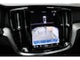 Volvo V60 2.0 T6 Plug-in hybrid AWD Plus Dark | Panoramadak | Semi Elek. trekhaak | 360° camera | Harman Kardon audio | Verwarmde voorruit | Adapt. Cruise Control | Voor -en achterstoelen verwambaar | Verwarmbaar stuurwiel | Elek. Bed. stoelen met Memory | Glazen pook | Blind Spot | Google Maps navigatie |