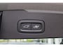 Volvo V60 2.0 T6 Plug-in hybrid AWD Plus Dark | Panoramadak | Semi Elek. trekhaak | 360° camera | Harman Kardon audio | Verwarmde voorruit | Adapt. Cruise Control | Voor -en achterstoelen verwambaar | Verwarmbaar stuurwiel | Elek. Bed. stoelen met Memory | Glazen pook | Blind Spot | Google Maps navigatie |
