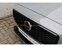 Volvo V60 2.0 T6 Plug-in hybrid AWD Plus Dark | Panoramadak | Semi Elek. trekhaak | 360° camera | Harman Kardon audio | Verwarmde voorruit | Adapt. Cruise Control | Voor -en achterstoelen verwambaar | Verwarmbaar stuurwiel | Elek. Bed. stoelen met Memory | Glazen pook | Blind Spot | Google Maps navigatie |