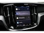Volvo V60 2.0 T6 Plug-in hybrid AWD Plus Dark | Panoramadak | Semi Elek. trekhaak | 360° camera | Harman Kardon audio | Verwarmde voorruit | Adapt. Cruise Control | Voor -en achterstoelen verwambaar | Verwarmbaar stuurwiel | Elek. Bed. stoelen met Memory | Glazen pook | Blind Spot | Google Maps navigatie |