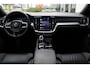 Volvo V60 2.0 T6 Plug-in hybrid AWD Plus Dark | Panoramadak | Semi Elek. trekhaak | 360° camera | Harman Kardon audio | Verwarmde voorruit | Adapt. Cruise Control | Voor -en achterstoelen verwambaar | Verwarmbaar stuurwiel | Elek. Bed. stoelen met Memory | Glazen pook | Blind Spot | Google Maps navigatie |