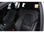 Volvo V60 2.0 T6 Plug-in hybrid AWD Plus Dark | Panoramadak | Semi Elek. trekhaak | 360° camera | Harman Kardon audio | Verwarmde voorruit | Adapt. Cruise Control | Voor -en achterstoelen verwambaar | Verwarmbaar stuurwiel | Elek. Bed. stoelen met Memory | Glazen pook | Blind Spot | Google Maps navigatie |