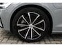 Volvo V60 2.0 T6 Plug-in hybrid AWD Plus Dark | Panoramadak | Semi Elek. trekhaak | 360° camera | Harman Kardon audio | Verwarmde voorruit | Adapt. Cruise Control | Voor -en achterstoelen verwambaar | Verwarmbaar stuurwiel | Elek. Bed. stoelen met Memory | Glazen pook | Blind Spot | Google Maps navigatie |