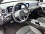 Mercedes-Benz A-klasse A 180 Automaat Business Solution AMG | Premium Pakket | Nightpakket | Panoramadak | Sfeerverlichting | Stoelverwarming | Keyless-Go | Multibeam LED | Parktronic met camera