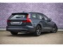 Volvo V60 2.0 T6 Plug-in hybrid AWD Plus Dark | Trekhaak | Adaptive Cruise Control | Panoramadak | 360 Camera | Harman/Kardon | Stuurverwarming | Stoelverwarming voor & achter | Power Seats | Sportstoelen |