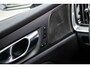 Volvo V60 2.0 T6 Plug-in hybrid AWD Plus Dark | Trekhaak | Adaptive Cruise Control | Panoramadak | 360 Camera | Harman/Kardon | Stuurverwarming | Stoelverwarming voor & achter | Power Seats | Sportstoelen |