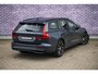 Volvo V60 2.0 T6 Plug-in hybrid AWD Plus Dark | Trekhaak | Adaptive Cruise Control | Panoramadak | 360 Camera | Harman/Kardon | Stuurverwarming | Stoelverwarming voor & achter | Power Seats | Sportstoelen |