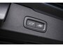 Volvo V60 2.0 T6 Plug-in hybrid AWD Plus Dark | Trekhaak | Adaptive Cruise Control | Panoramadak | 360 Camera | Harman/Kardon | Stuurverwarming | Stoelverwarming voor & achter | Power Seats | Sportstoelen |