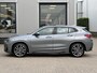 BMW X2 xDrive25e Business Edition Plus | NL-Auto/M-Sport/Carplay/Navi/Leder/Pano-Dak/19-inch/Sportstoelen/Head-Up/Sfeerverlichting