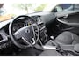 Volvo V40 2.0 T2 Momentum - NAVI - CRUISE - GROOTLICHT ASS - LED - PDC - STOEL VERW - VERW VOORUIT