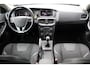 Volvo V40 2.0 T2 Momentum - NAVI - CRUISE - GROOTLICHT ASS - LED - PDC - STOEL VERW - VERW VOORUIT