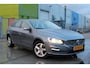 Volvo V60 2.0 D3 Nordic+ .. nl auto NAP apk 09-10-2026 dealer onderhouden * isofix* lm* trekhaak*