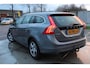 Volvo V60 2.0 D3 Nordic+ .. nl auto NAP apk 09-10-2026 dealer onderhouden * isofix* lm* trekhaak*