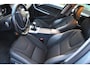 Volvo V60 2.0 D3 Nordic+ .. nl auto NAP apk 09-10-2026 dealer onderhouden * isofix* lm* trekhaak*
