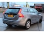 Volvo V60 2.0 D3 Nordic+ .. nl auto NAP apk 09-10-2026 dealer onderhouden * isofix* lm* trekhaak*