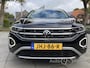 Volkswagen T-Roc DSG 1.5 TSI STYLE , NAVIGATIE , ADAPTIVE CRUISE , AFN TREKHAAK , APPLAY/ANDROID , IQ-LIGHT , LED VERLICHTING , VIRTUAL COCKPIT PRO , DRAADLOZE TEL LADER , PRIVACY GLASS , LANE ASSIST , 17 INCH LICHTMETAAL MET ALL SEASON ,