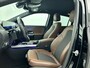 Mercedes-Benz GLA GLA 200 Automaat Luxury Line | Nightpakket | Trekhaak | Sfeerverlichting | Stoelverwarming | Spiegelpakket | Parktronic met camera | Zitcomfortpakket
