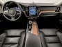 Volvo XC60 2.0 T8 Plug-in hybrid AWD Ultimate Dark 455Pk (LUCHTVERING, PANORAMADAK, BOWERS & WILKINS AUDIO, SURROUND CAMERA, STOELVERWARMING EN VENTILATIE, KEYLESS ENTRY, HEAD-UP DISPLAY, TREKHAAK ELEKTRISCH, NIEUWSTAAT)