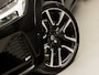Volvo XC60 2.0 T8 Plug-in hybrid AWD Ultimate Dark 455Pk (LUCHTVERING, PANORAMADAK, BOWERS & WILKINS AUDIO, SURROUND CAMERA, STOELVERWARMING EN VENTILATIE, KEYLESS ENTRY, HEAD-UP DISPLAY, TREKHAAK ELEKTRISCH, NIEUWSTAAT)