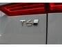 Volvo XC60 T6 Automaat Plug-in hybrid AWD Ultra Dark | Luchtvering | Panoramisch Schuif-Kantel dak | Bowers & Wilkins | Verwarmd Stuurwiel en Voor+Achterstoelen | Elektrische Trekhaak | 20'' Lichtmetalen Velgen
