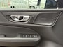 Volvo V60 2.0 T6 Plug-in hybrid AWD Plus Dark | Nieuw Binnen | Trekhaak | Adaptive Cruise Control | Panoramadak | 360 Camera | Harman/Kardon | Stuurverwarming | Stoelverwarming voor & achter | Power Seats | Sportstoelen |