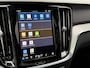 Volvo V60 2.0 T6 Plug-in hybrid AWD Plus Dark | Nieuw Binnen | Trekhaak | Adaptive Cruise Control | Panoramadak | 360 Camera | Harman/Kardon | Stuurverwarming | Stoelverwarming voor & achter | Power Seats | Sportstoelen |