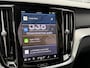 Volvo V60 2.0 T6 Plug-in hybrid AWD Plus Dark | Nieuw Binnen | Trekhaak | Adaptive Cruise Control | Panoramadak | 360 Camera | Harman/Kardon | Stuurverwarming | Stoelverwarming voor & achter | Power Seats | Sportstoelen |