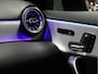 Mercedes-Benz A-klasse 180 Business Solution AMG [SCHUIFKANTELDAK, CAMERA, PDC 360, MEMORY SEATS, CRUISE CONTROL, STOELVERWARMING, SFEERVERLICHTING, BLUETOOTH TELEFOON, NIEUWSTAAT]
