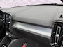 Volvo XC40 2.0 B4 Plus Dark | Trekhaak | Memory | Zitting verlengers | parkeersensoren vóór en achter | camera | Google auto | Full LED | verwarmde voorstoelen en stuurwiel | trekgewicht 2000KG! |