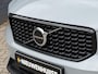 Volvo XC40 2.0 B4 Plus Dark | Trekhaak | Memory | Zitting verlengers | parkeersensoren vóór en achter | camera | Google auto | Full LED | verwarmde voorstoelen en stuurwiel | trekgewicht 2000KG! |