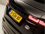 Land Rover Range Rover Evoque 1.5 P300e AWD Black Edition S 309Pk Automaat (PLUG IN HYBRID, APPLE CARPLAY, HEAD UP DISPLAY, CAMERA, MERIDIAN AUDIO, KEYLESS, DIGITAL COCKPIT, STOELVERWARMING, ELEKTRISCHE STOELEN, NIEUWSTAAT)