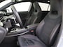 Mercedes-Benz A-klasse 180 AMG Line Panorama Dak / Nightpakket / Parkeercamera / Sfeerverlichting / Stoelverwarming /