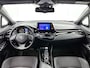 Toyota C-HR 2.0 Hybrid Style | Stoelverwarming | Climate control | Privacy glass | LM velgen |