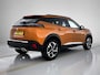 Peugeot 2008 SUV Allure 130pk | Navigatie | Achteruitrijcamera | Stoelverwarming | Climate Control | Cruise Control | Parkeersensoren | Keyless start | Armsteun | Bluetooth | Apple CarPlay / Android Auto | DAB+ radio | All seasonbanden | Donker getint glas | 17" lichtmetalen velgen |