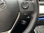 Toyota Auris 1.8 Hybrid Lease Pro *Panoramadak* Org.NL! / Leder / Camera / Afn. Trekhaak / Keyless / Stoelverwarming / Navigatie / Cruise / 17'' LMV