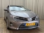 Toyota Auris 1.8 Hybrid Lease Pro *Panoramadak* Org.NL! / Leder / Camera / Afn. Trekhaak / Keyless / Stoelverwarming / Navigatie / Cruise / 17'' LMV
