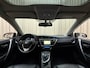 Toyota Auris 1.8 Hybrid Lease Pro *Panoramadak* Org.NL! / Leder / Camera / Afn. Trekhaak / Keyless / Stoelverwarming / Navigatie / Cruise / 17'' LMV