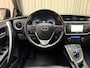 Toyota Auris 1.8 Hybrid Lease Pro *Panoramadak* Org.NL! / Leder / Camera / Afn. Trekhaak / Keyless / Stoelverwarming / Navigatie / Cruise / 17'' LMV
