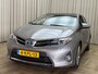Toyota Auris 1.8 Hybrid Lease Pro *Panoramadak* Org.NL! / Leder / Camera / Afn. Trekhaak / Keyless / Stoelverwarming / Navigatie / Cruise / 17'' LMV
