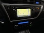 Toyota Auris 1.8 Hybrid Lease Pro *Panoramadak* Org.NL! / Leder / Camera / Afn. Trekhaak / Keyless / Stoelverwarming / Navigatie / Cruise / 17'' LMV