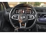 Volkswagen Tiguan 2.0 TSI 4Motion Highline Business R / Wegklapbare Trekhaak / Panoromadak / Stoelverwarming voor / Achteruitrijcamera