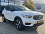 Volvo XC40 1.5 T5 Recharge 262 pk R-Design Navigatie Panoramadak Pilot Asist  ACC 360 Camera Harman Kardon Elek Stoel Dab Stoel + Stuur verwarming Extra Getint Glas Wit Metallic ! Plug In Hybride