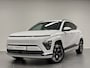 Hyundai Kona Electric Premium 65.4 kWh Volledig Elektrische Automaat met Navigatie, Lederen bekleding en Stoelverwarming Uit voorraad leverbaar!