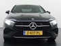 Mercedes-Benz A-klasse 250 e Luxury Line | Trekhaak Wegklapbaar | Sfeerverlichting | Smartphone Integratie | Keyless Entry | Winterpakket | Klasse 3 Alarm |